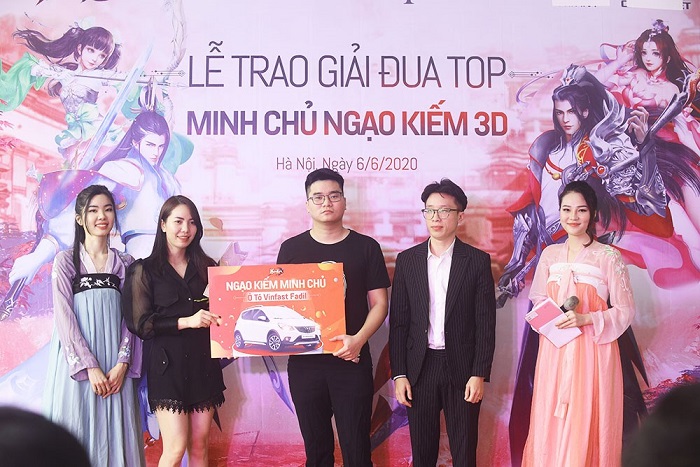Ngạo Kiếm 3D tổ chức trao Ô tô Vinfast cho Ngạo Kiếm Minh Chủ