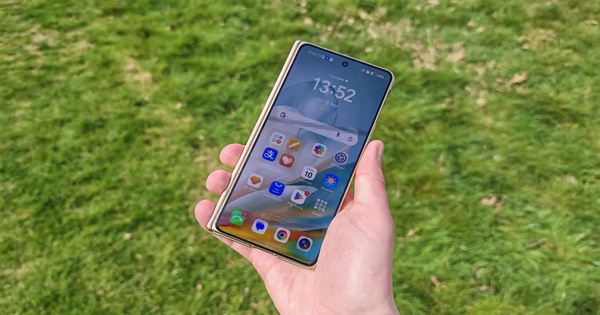 Honor Magic V6 khiến điện thoại gập bước sang trang mới với độ bền đáng kinh ngạc