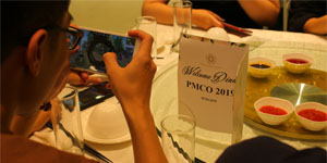 Góc hậu trường: Tuyển thủ PUBG Mobile Việt Nam đi dự tiệc cũng không quên nhiệm vụ luyện game