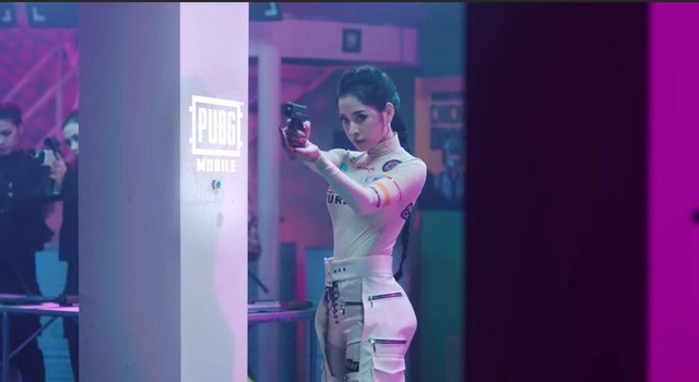 Nhiều bộ trang phục PUBG Mobile VN bất ngờ xuất hiện trong MV mới của Chi Pu 2 Nhiều bộ trang phục PUBG Mobile VN bất ngờ xuất hiện trong MV mới của Chi Pu 2
