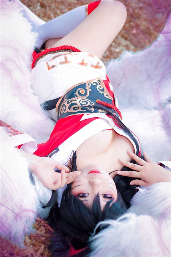 https://img-cdn.2game.vn/pictures/images/2015/10/22/cosplay_ahri_10.jpg