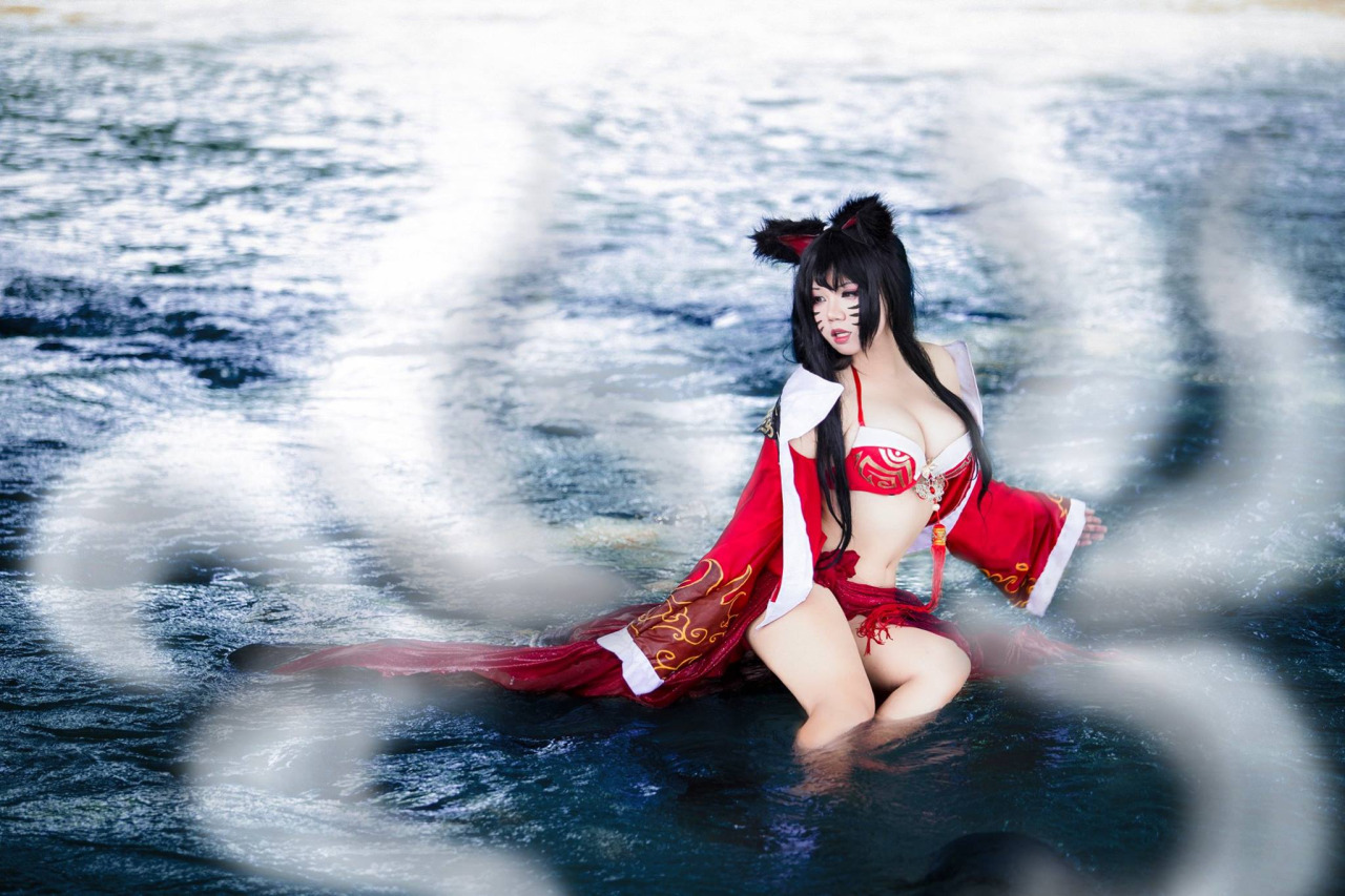 https://img-cdn.2game.vn/pictures/images/2015/10/22/cosplay_ahri_2.jpg