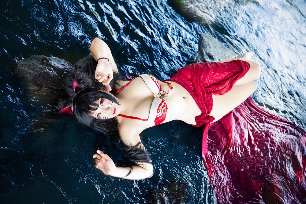 https://img-cdn.2game.vn/pictures/images/2015/10/22/cosplay_ahri_3.jpg