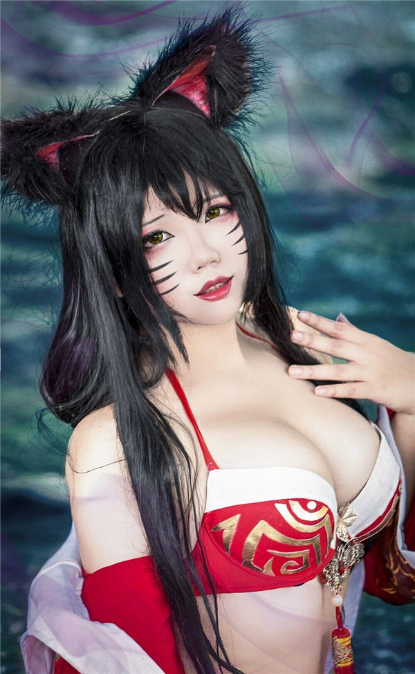 https://img-cdn.2game.vn/pictures/images/2015/10/22/cosplay_ahri_6.jpg