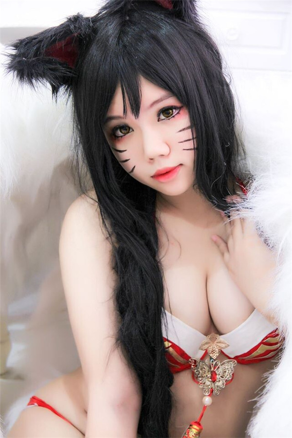 https://img-cdn.2game.vn/pictures/images/2015/10/22/cosplay_ahri_8.jpg