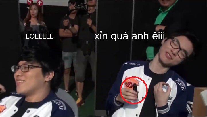 Liên Minh Huyền Thoại: Faker xỉn quắc cần câu trong phòng =))