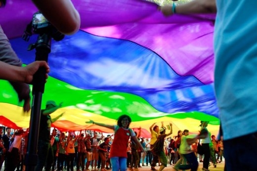 Bạn biết gì về lá cờ lục sắc, biểu tượng của LGBT?
