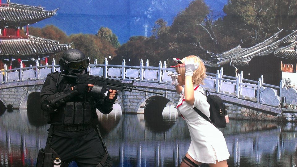 https://img-cdn.2game.vn/pictures/images/2015/7/23/cosplay_dot_kich_10.jpg