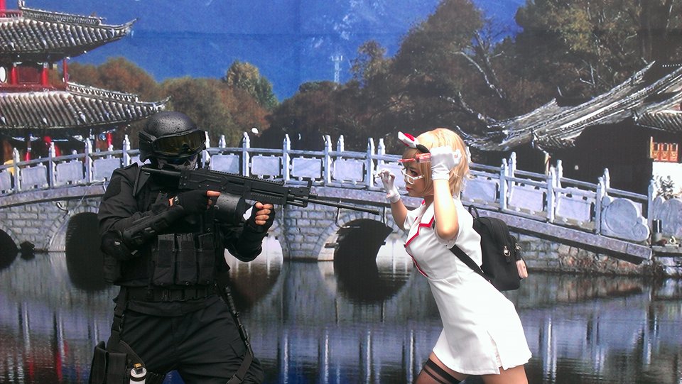 https://img-cdn.2game.vn/pictures/images/2015/7/23/cosplay_dot_kich_9.jpg