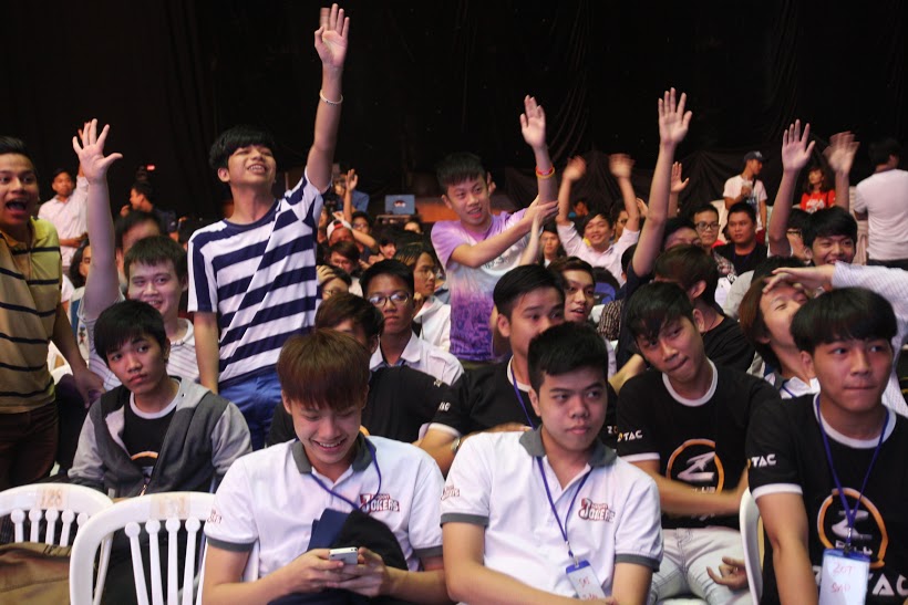 https://img-cdn.2game.vn/pictures/images/2015/8/11/fan_meeting_1.JPG