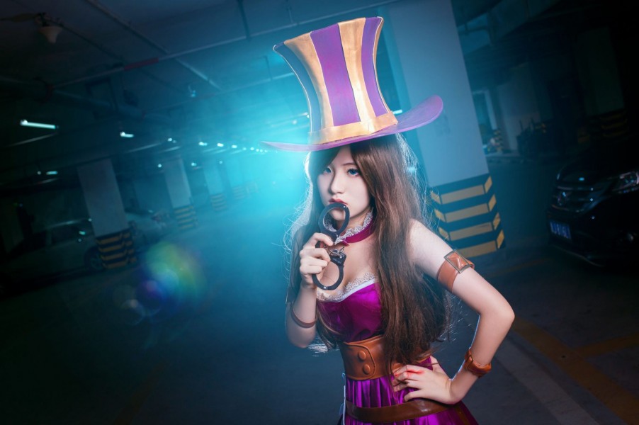 https://img-cdn.2game.vn/pictures/images/2015/9/15/cosplay_caitlyn_4.jpg