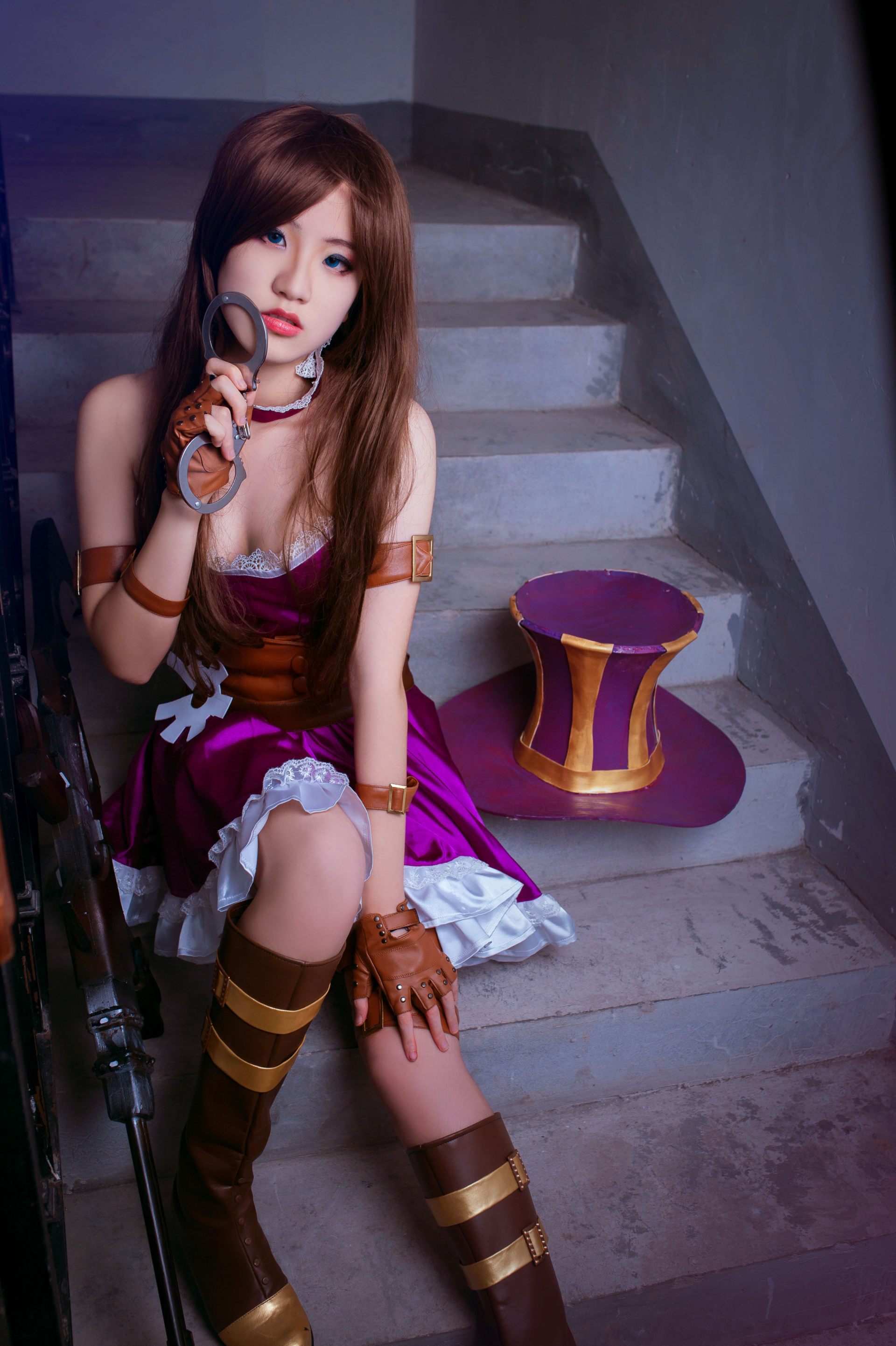 https://img-cdn.2game.vn/pictures/images/2015/9/15/cosplay_caitlyn_6.jpg
