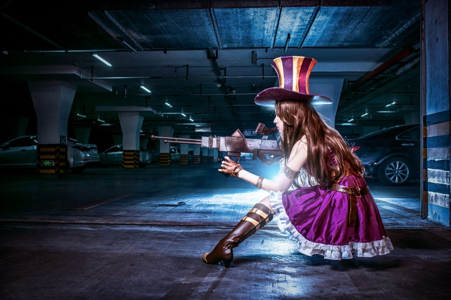https://img-cdn.2game.vn/pictures/images/2015/9/15/cosplay_caitlyn_8.jpg