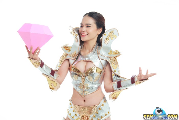 https://img-cdn.2game.vn/pictures/images/2015/9/18/cosplay_mu_huyen_thoai_5.jpg