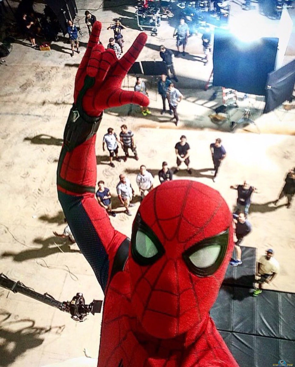 Tấm ảnh selfie của Spider Man đã làm lộ diện toàn bộ trường quay