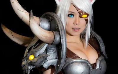 Cosplay thú săn mồi Rengar trong Liên Minh Huyền Thoại