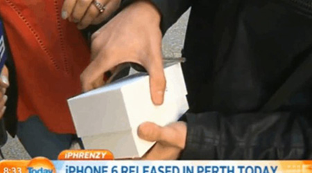 Quá phấn khích để rơi iPhone 6 vừa mua