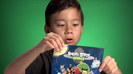 Cậu bé 8 tuổi kiếm 27 tỉ đồng/năm từ YouTube