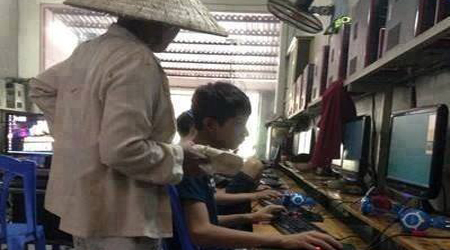 Khi game thủ đi chơi game bị mẹ “gank”