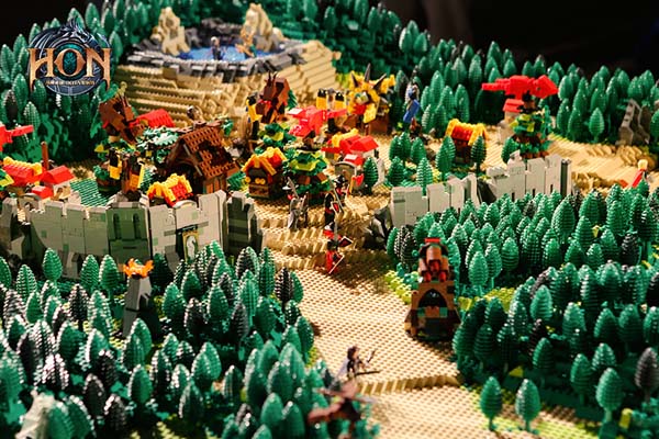 Tencent giới thiệu bản đồ game Heroes of Newerth lớn nhất thế giới làm từ LEGO