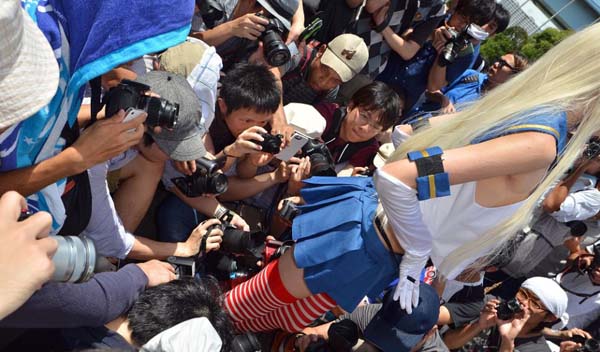 Comiket yêu cầu nhiếp ảnh gia và các cosplayer hãy tự trọng