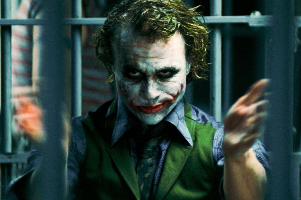 Tại sao Joker trong The Dark Knight lại vĩ đại và ám ảnh đến như vậy?