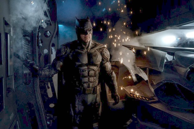 Đạo diễn Zack Snyder hé lộ tạo hình bộ giáp tactical Batsuit trong phim Justice League