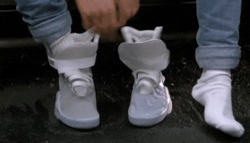 Nike sắp tung ra giày thông minh tự buộc dây