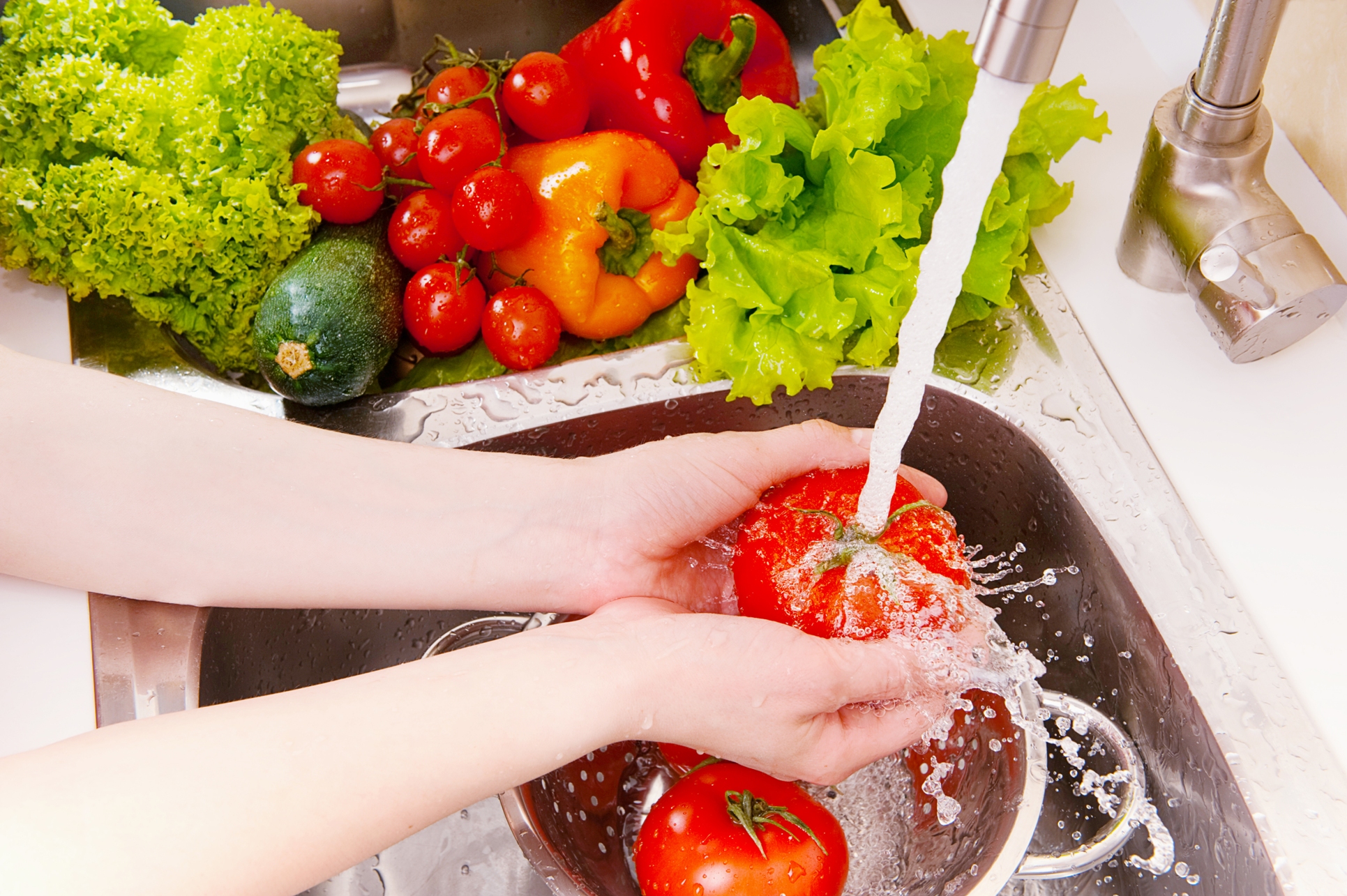 Rửa rau củ quả bằng gì là sạch nhất – đố bạn biết đấy!