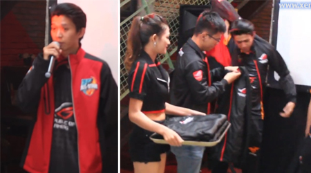 LMHT: Khoảnh khắc QTV cởi áo All Star mặc áo khoác của team FFQ
