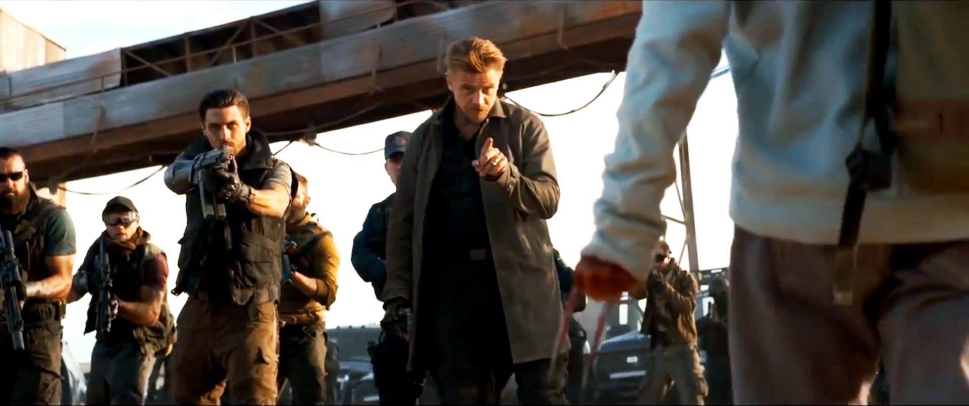 Wolverine 3 lộ diện trailer thứ hai đầy bạo lực và máu me