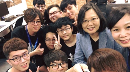 Tổng thống Đài Loan đích thân đến chúc mừng đội tuyển Flash Wolves