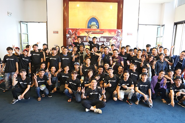 Offline CrossFire Legends : Xạ thủ Hà Nội và TP Hồ Chí Minh gặp gỡ NPH VNG