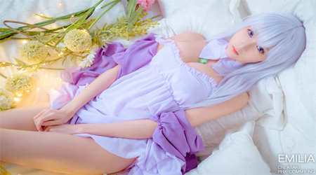 Bộ ảnh cosplay Emilia trong Re:Zero mang vẻ đẹp như một ‘thiên thần tóc bạch kim’