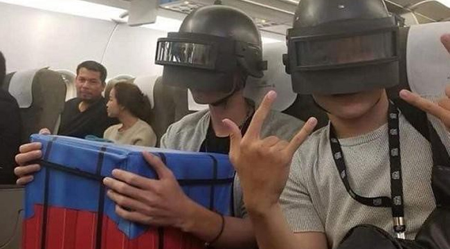 Bó tay game thủ “ngáo PUBG” đội mũ 3 và ôm hòm tính lên máy bay